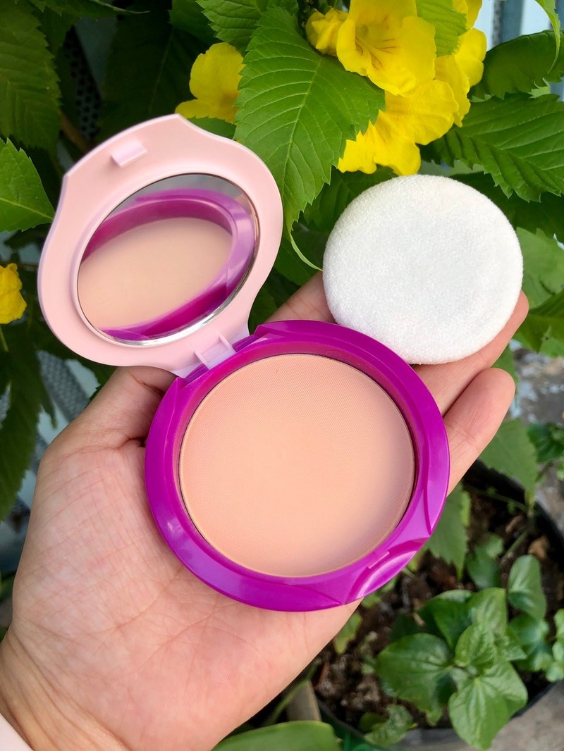 Phấn nền AVON Simply Pretty tone tự nhiên - hộp tím