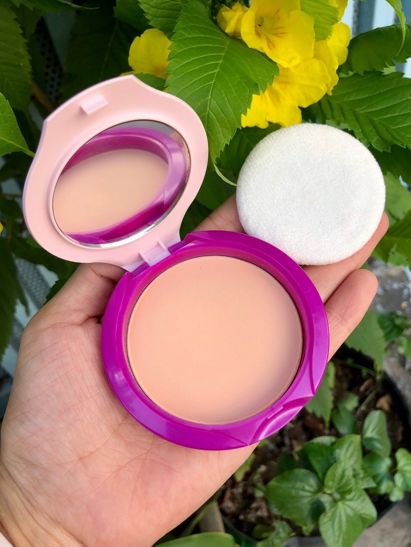 Phấn nền AVON Simply Pretty tone tự nhiên - hộp tím