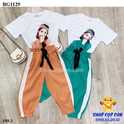 26-40kg. Bộ bé gái quần dài phối sọc, áo hình cô gái – BG1129