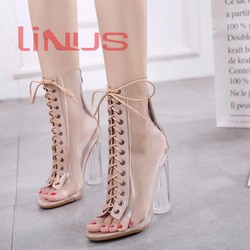 (Bảo hành 12 tháng) Giày boot nữ cao gót trong suốt phối dây đan chéo thời trang – Gót Mika trong cao 10cm – Có 2 màu Đen và Kem – Linus LN1829 – LN1829K