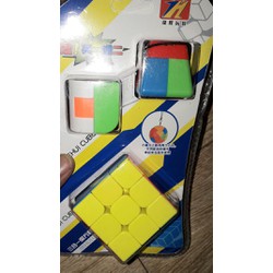 Sét 3 cục rubik 3x3 xoay trơn kèm móc khóa rất đẹp Sét 3 cục rubik 3x3 xoay trơn kèm móc khóa rất đẹp