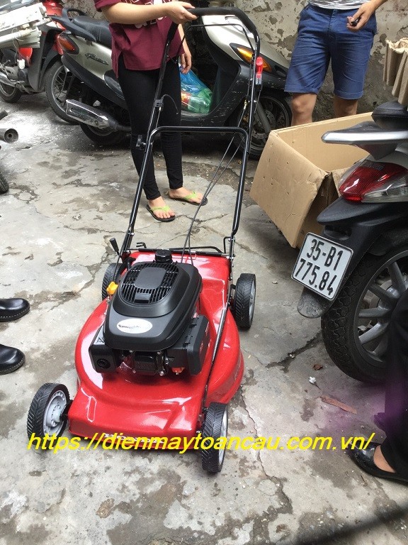 Máy cắt cỏ Honda HRU216
