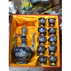 vỏ chai rượu. chivas 18