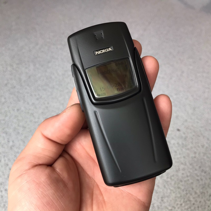 Nokia 8910i - 2