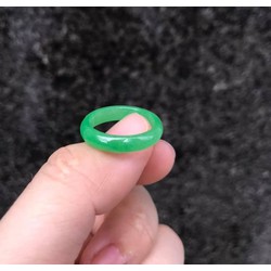 Nhẫn cẩm thạch xanh bản nhỏ