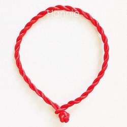Vòng chỉ đỏ may mắn