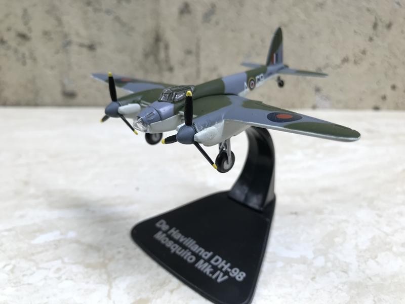 Hình ảnh Mô hình Máy bay De Havilland DH-98 Mosquito Mk.IV 1:144