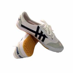 >> SO SÁNH GIÁ GIÀY BATA THƯỢNG ĐÌNH TRẮNG SỌC XANH | Shopee Lazada Sendo Tiki | Nên mua ở đâu rẻ nhất 136 Giày vải bata trắng sọc xanh chính hãng Bình Minh- chuyên dùng đi bộ, thể dục, lao động