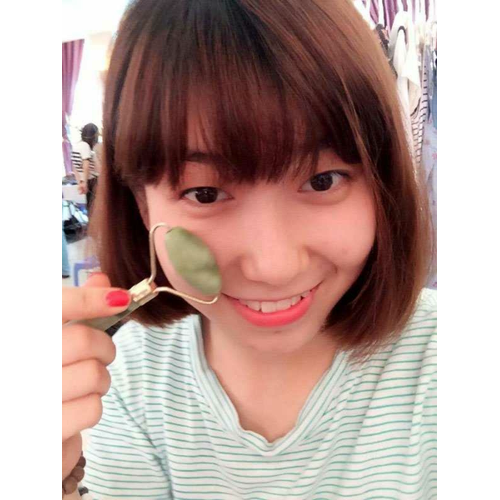 Cây lăn massage mặt đá ngọc bích