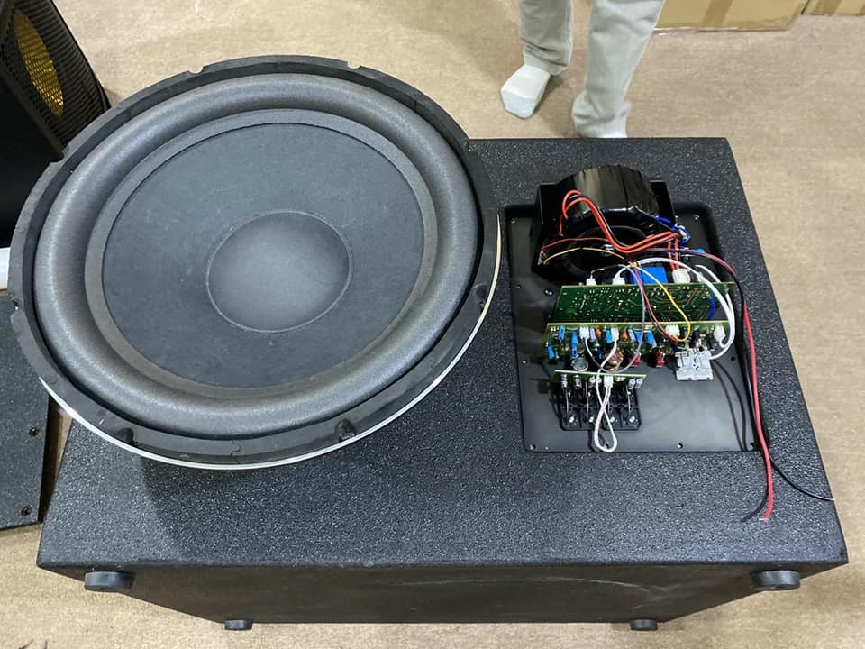 Loa sub Martin M1800