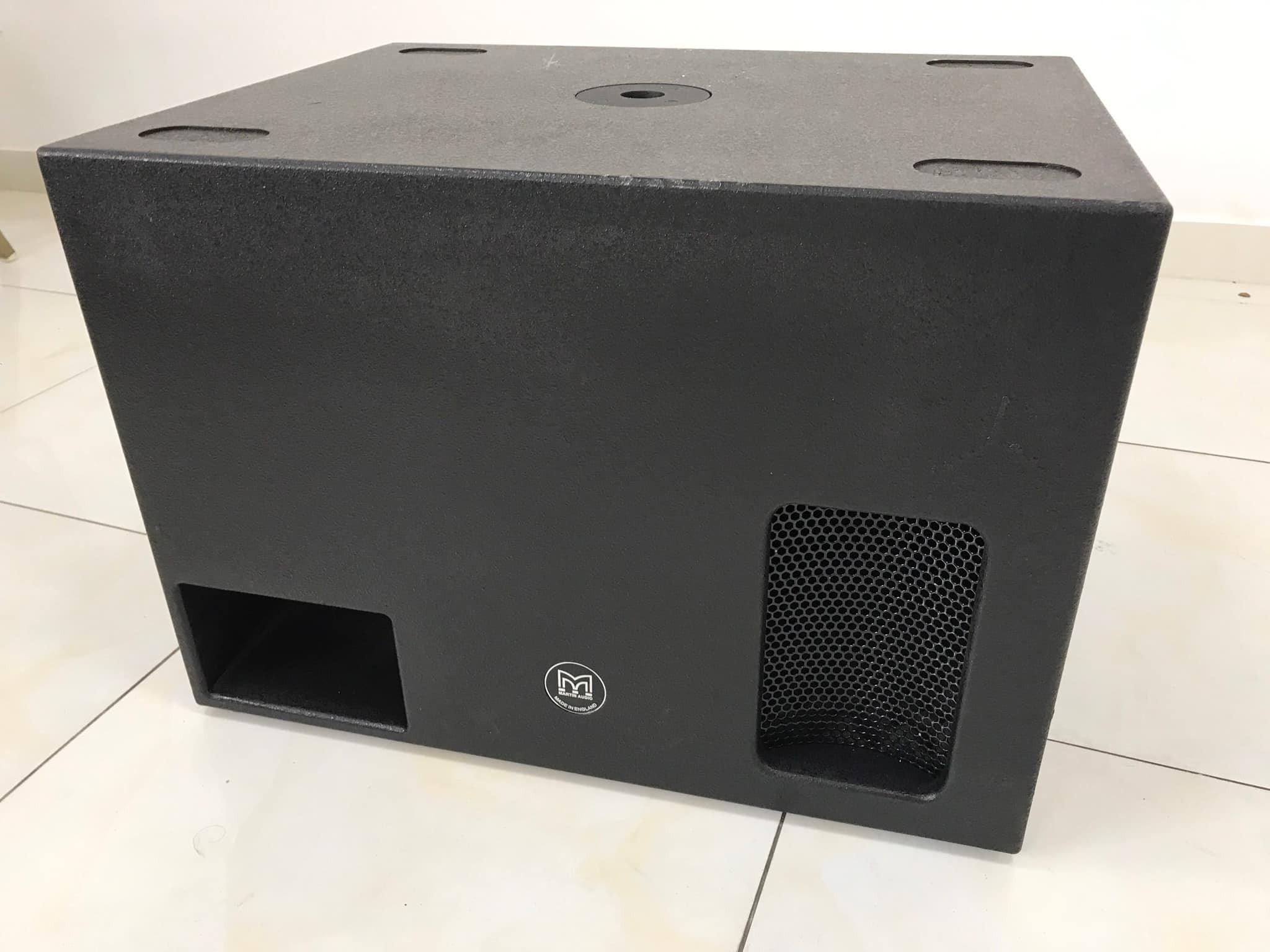 Loa sub Martin M1800