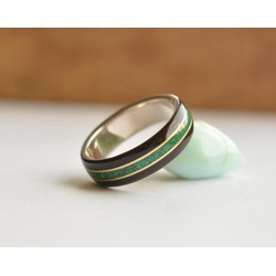 nhẫn bạc ốp gỗ mun và đá serpantean