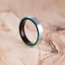 nhẫn gỗ walnut cẩn đá lông công và bạc