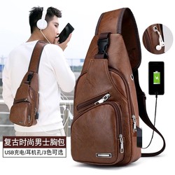 Túi đeo chéo bằng da có nhiều ngăn và cổng sạc điện thoại
