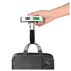 CÂN ĐIỆN TỬ CẦM TAY 50kg,có ruy băng, Màn hình kỹ thuật số có đèn nền màu xanh lá cây, Cân, đọc rõ những số lẻ, hiển thị đơn vị chuyển đổi, nhiệt độ chuyển đổi, nhắc nhở thừa cân , nhắc nhở pin yếu