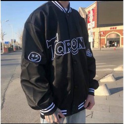 >> BÁO GIÁ ÁO KHOÁC BOMBER BÓNG CHÀY UNISEX CAO CẤP - FORM 70KG B027 | Shopee Lazada Sendo Tiki mới nhất 77 Áo Bomber Torona, Áo khoác BOMBER TORONA unisex form rộng màu đen, Áo khoác TORONA unisex nam nữ from rộng đen cao cấp, Áo Khoác dù BOMBER TQRONA UNISEX