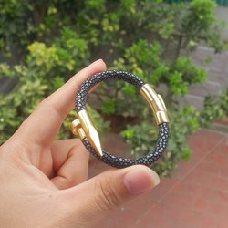Vòng tay da cá đuối charm đinh