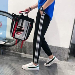 Mẫu quần thể thao track pant vải umi basic ae đều phải có vài chiếc trong tủ