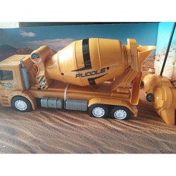 Xe ô tô điều khiển từ xa, xe bồn trở nguyên liệu bê tông cho các công trình