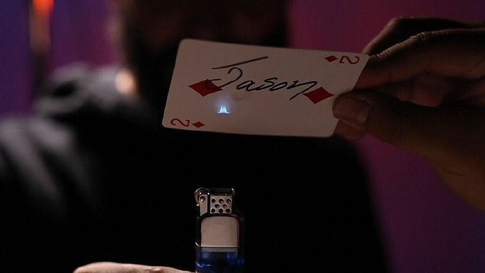 Trò chơi ảo thuật thú vị : Ngọn lửa lơ lửng