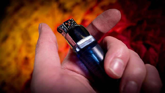 Trò chơi ảo thuật thú vị : Ngọn lửa lơ lửng