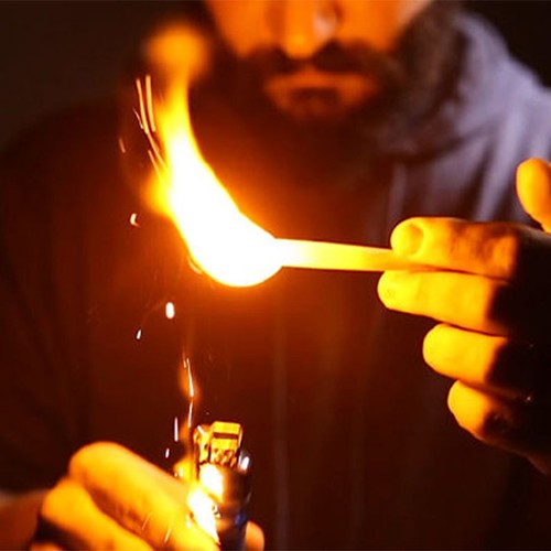 Trò chơi ảo thuật thú vị : Ngọn lửa lơ lửng