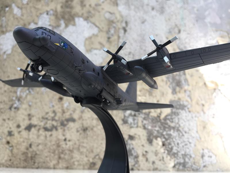 Hình ảnh Mô hình Máy bay AC-130A  1:200