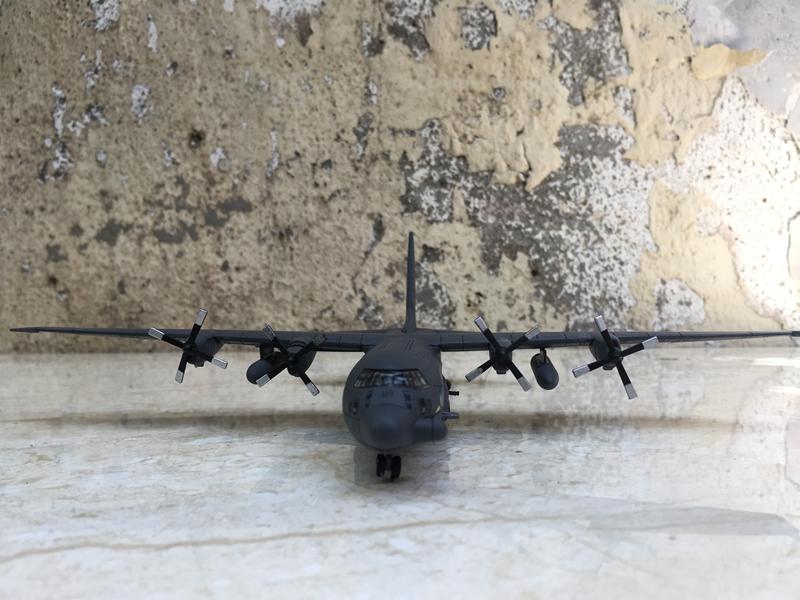 Hình ảnh Mô hình Máy bay AC-130A  1:200