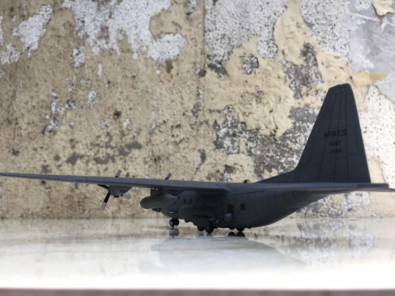 Hình ảnh Mô hình Máy bay AC-130A  1:200