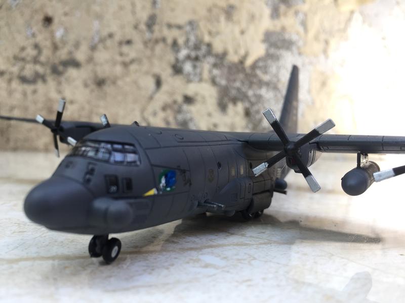 Hình ảnh Mô hình Máy bay AC-130A  1:200