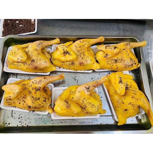 1 khay nửa con gà ta nổ muối tiêu chanh rừng