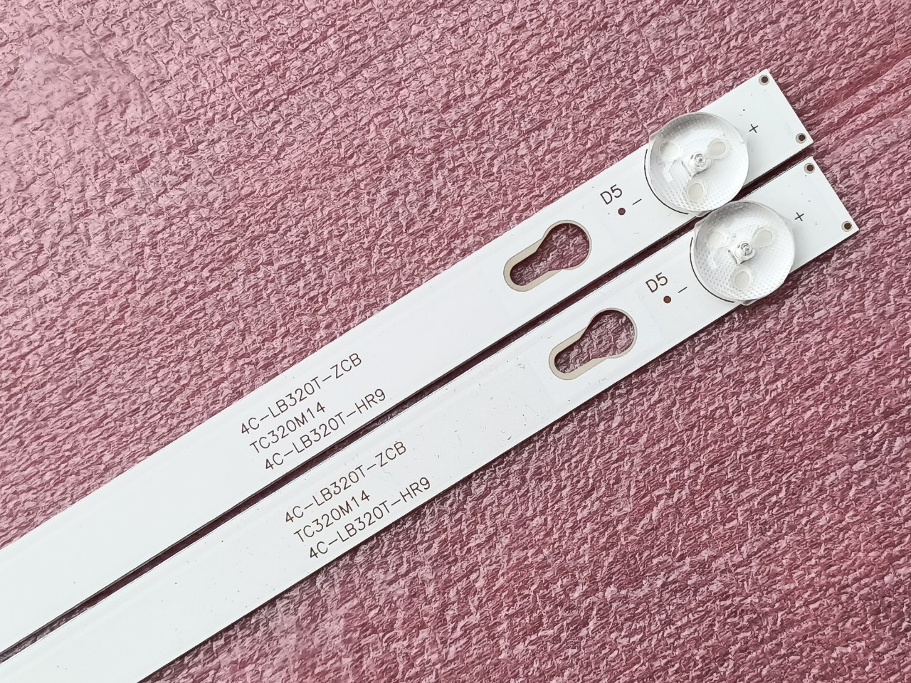 BỘ THANH ĐÈN LED TIVI TCL 32 D3000 MỚI 100%, HÀNG ZIN HÃNG, BỘ 2 THANH MỖI THANH 5 BÓNG 6V DÀI 56,4cm