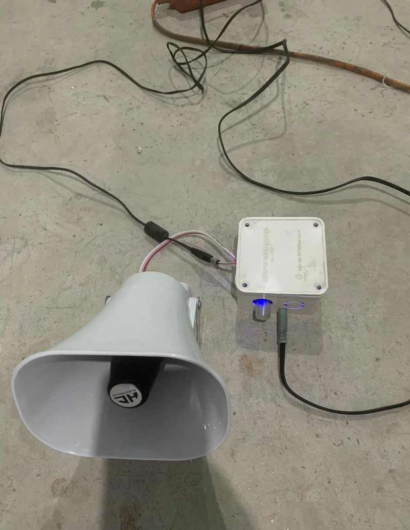 CÂY ĐÈN LED PHÁO HOA 20,24,30 TIA CÓ ÂM THANH ĐỦ BỘ