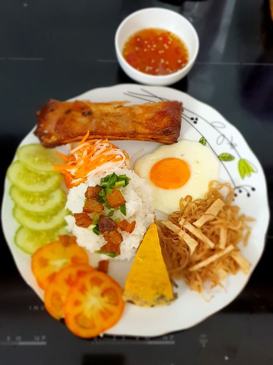 Cơm tấm pha-ke! Bữa giờ có đọc mấy bài về cơm tấm của các bạn ở xa SG, có một nỗi niềm là các bạn...