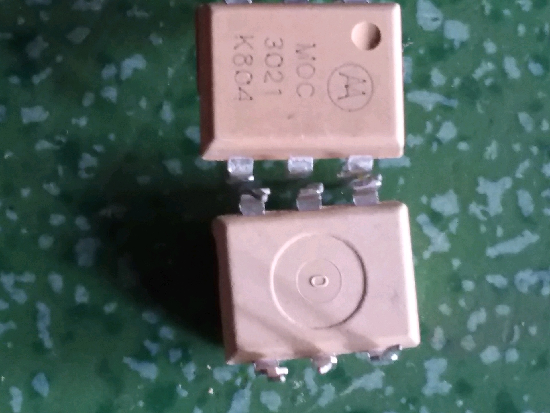 2-CHIẾC  IC MOC3021 (Mã SP: 3250_71998421)