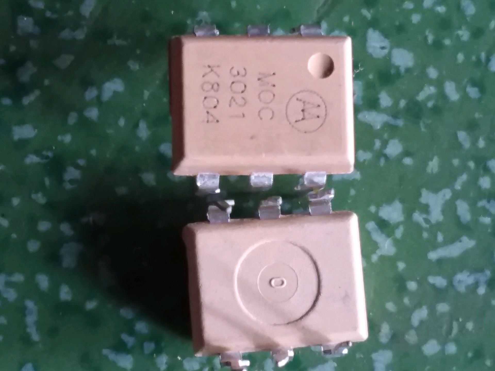 2-CHIẾC  IC MOC3021 (Mã SP: 3250_71998421)
