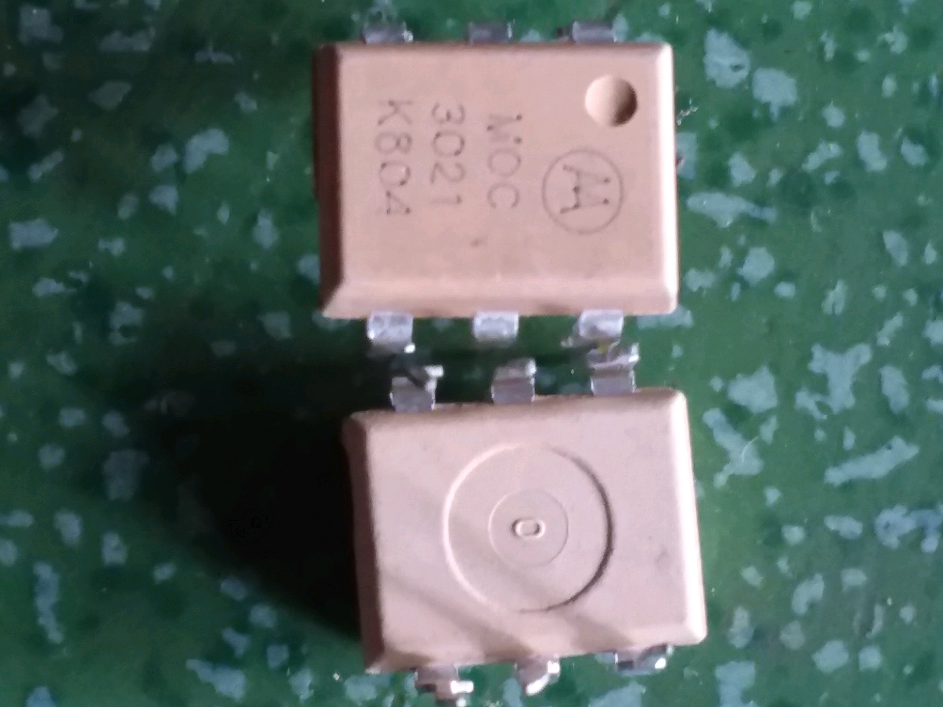 2-CHIẾC  IC MOC3021 (Mã SP: 3250_71998421)