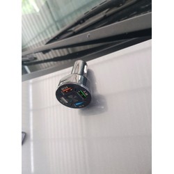 Tẩu sạc nhanh trên ô tô