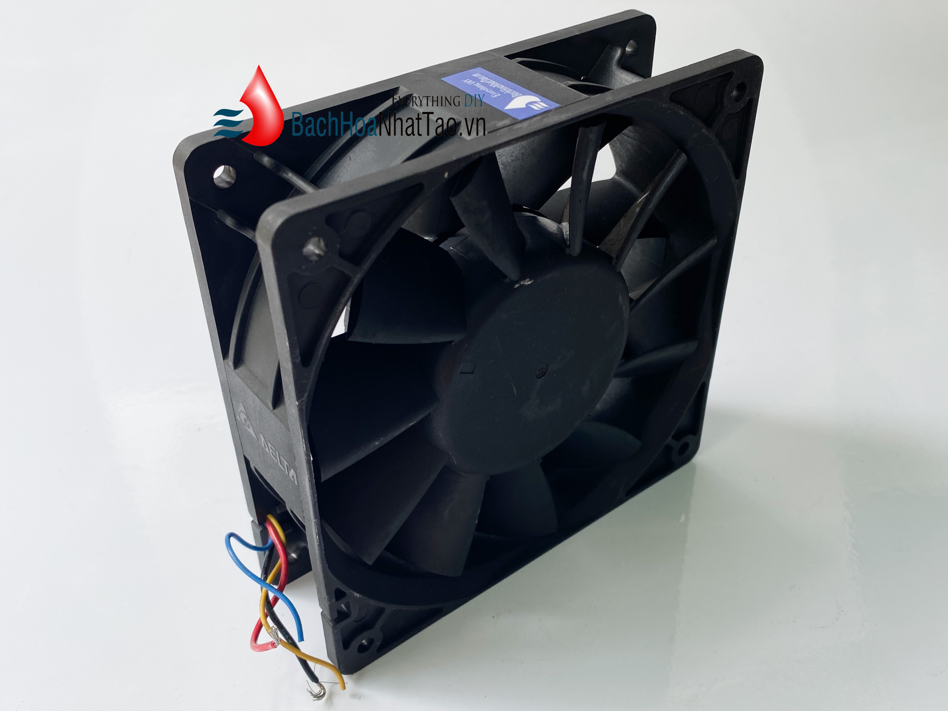 Quạt DC Brushless 12v -12 cm vuông