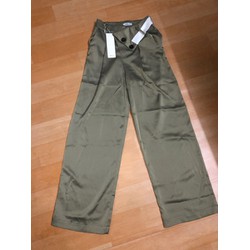 Quần cạp cao nút lệch style xanh rêu satin lụa bóng vải mát ống rộng size XS Quần cạp cao nút lệch style xanh rêu satin lụa bóng vải mát ống rộng size XS