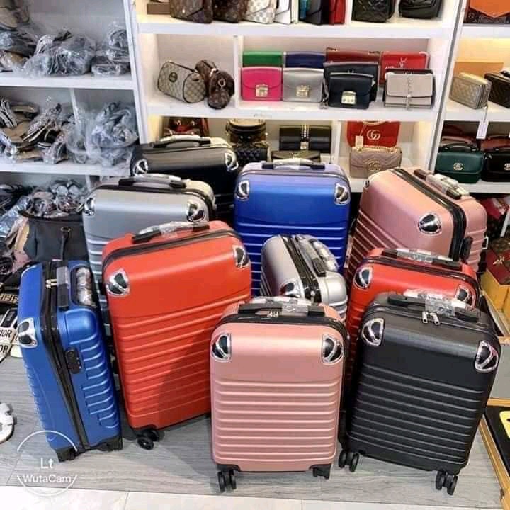 vali nhựa size 20
