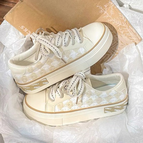 9 mẫu giày Sneaker đế cao các nàng nên có ít nhất 1 đôi trong tủ