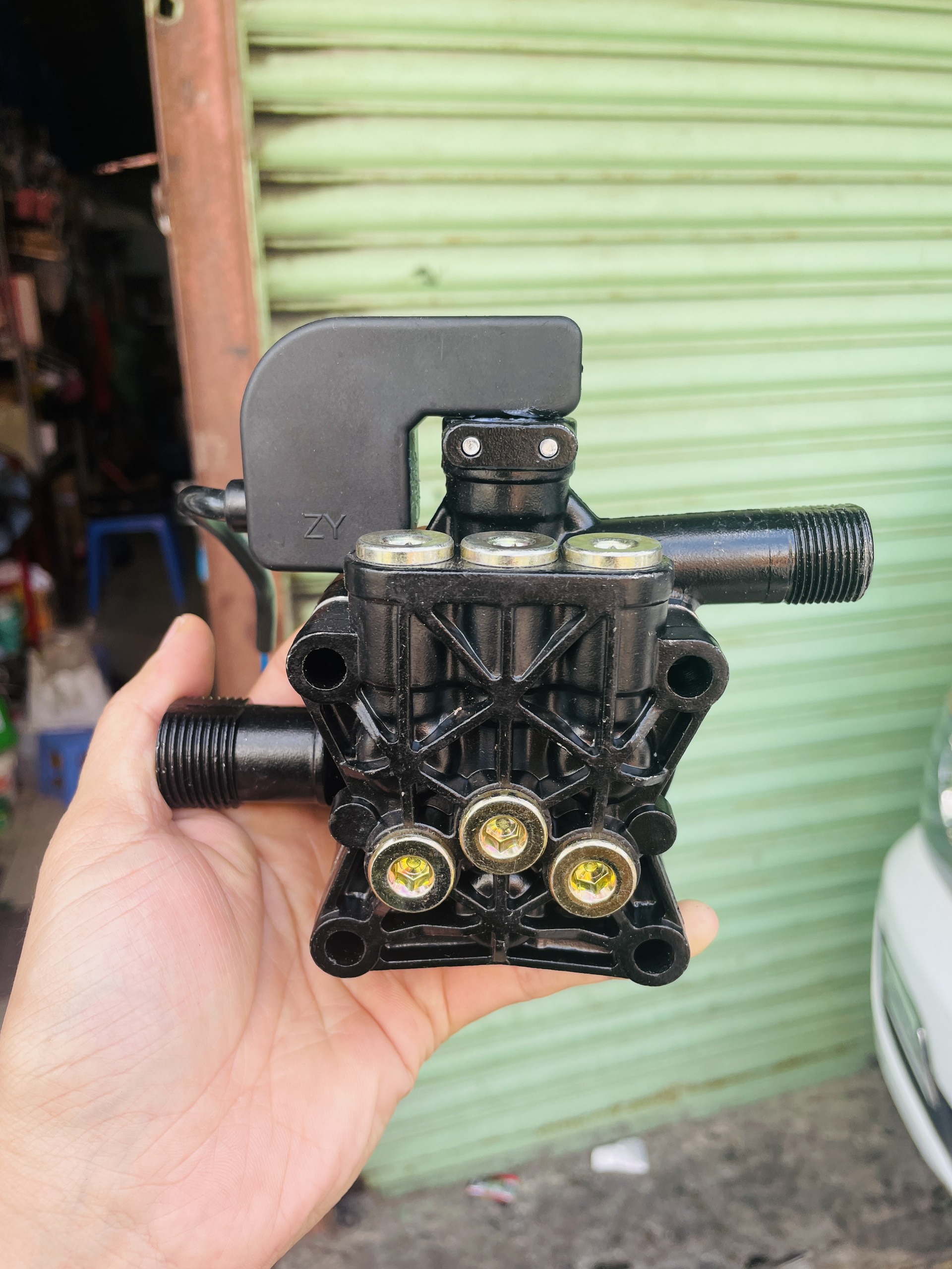 Rơ le tự ngắt máy rửa xe ô tô xe máy mini (role cong)
