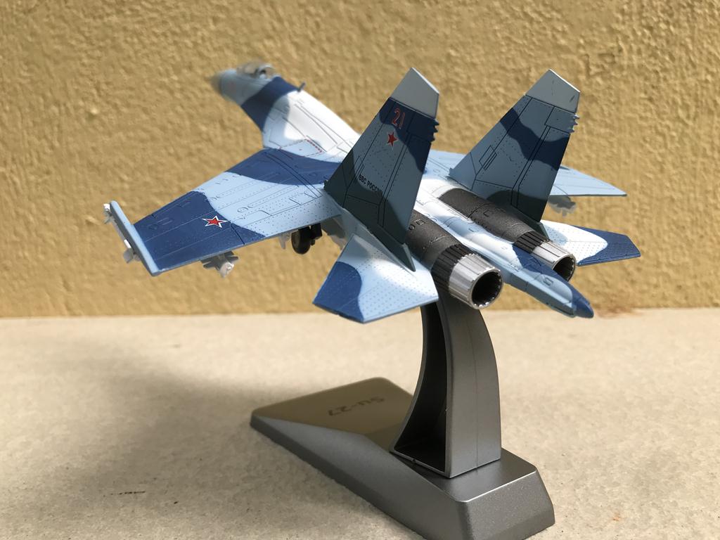 Hình ảnh Mô hình Máy bay SU-27 Sukhoi - 1:100