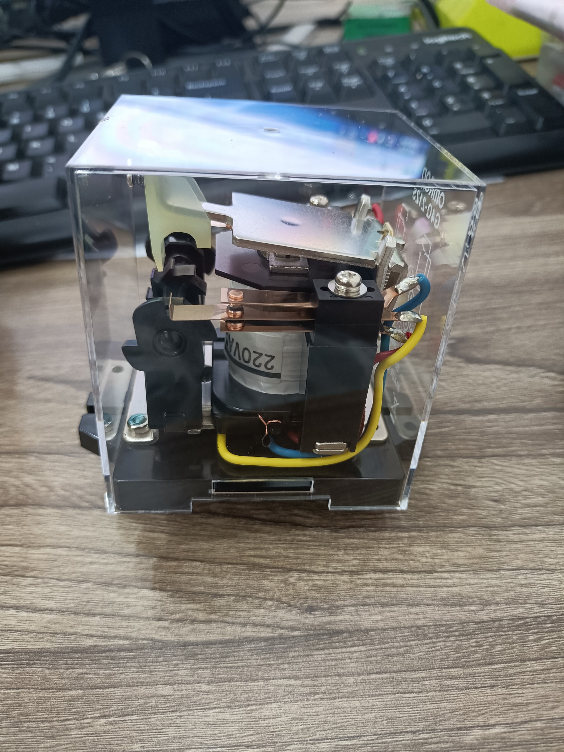 Rờ le G4Q-212S AC220 (Mã SP: G4Q-212S AC220)