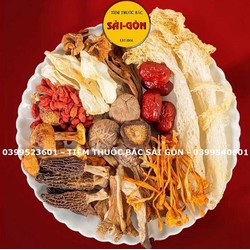 Combo 5 Gói Sâm Hầm Nấm Quý - Gói 150gram gồm 18 vị 1\ Thông tin chi tiết sản phẩm: - Sâm Hầm Nấm Quý - Gói 150gram gồm 18 vị ( tần gà, chim, heo, lẩu nấm thơm ngon, bổ dưỡng)