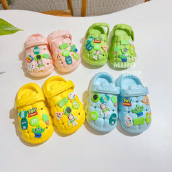 Dép Sục Có Quai Good Gắn 12 Sticker Vũ Trụ Cực Mềm Nhẹ Siêu Cưng Cho Bé