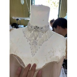 cổ rời váy cưới đính tuatoàn nơi