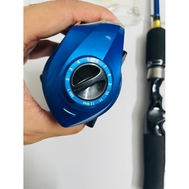 Hình ảnh ( Máy tay phải  1m8 ) combo shimano 2 ngọn ngang kèm phụ kiện như ảnh. Lựa chọn sp này là: Máy tay phải  1m8