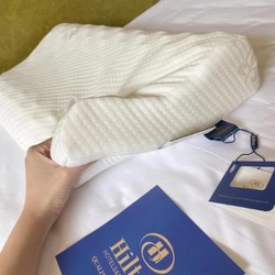 Gối cao su non hilton có hạt matxa chống đau mỏi vai gáy